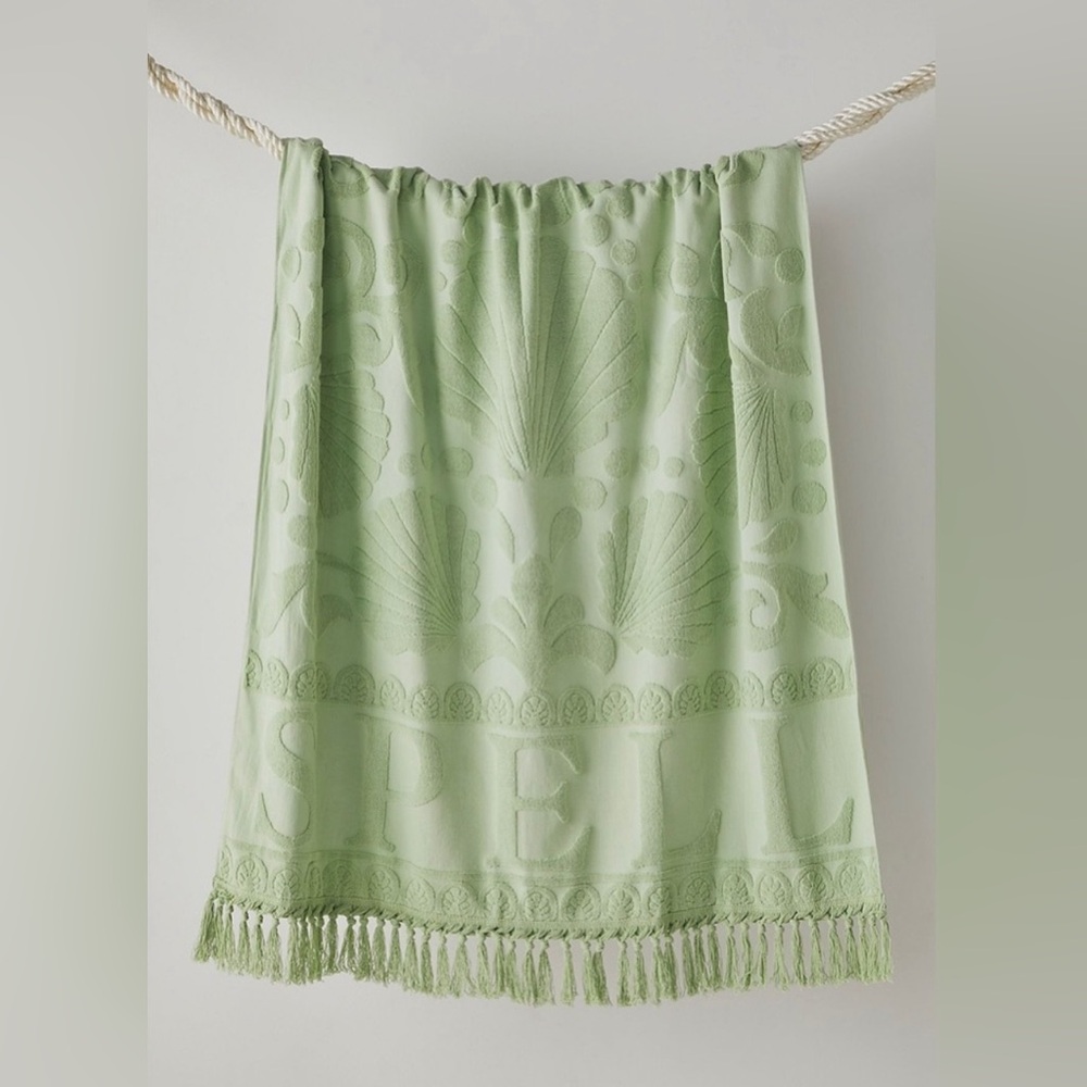 NWT Spell Seashell 🐚 Towel